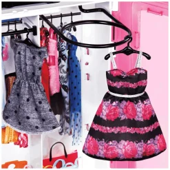 Barbie Fashionista Armario Portatil con Muñeca y Complementos