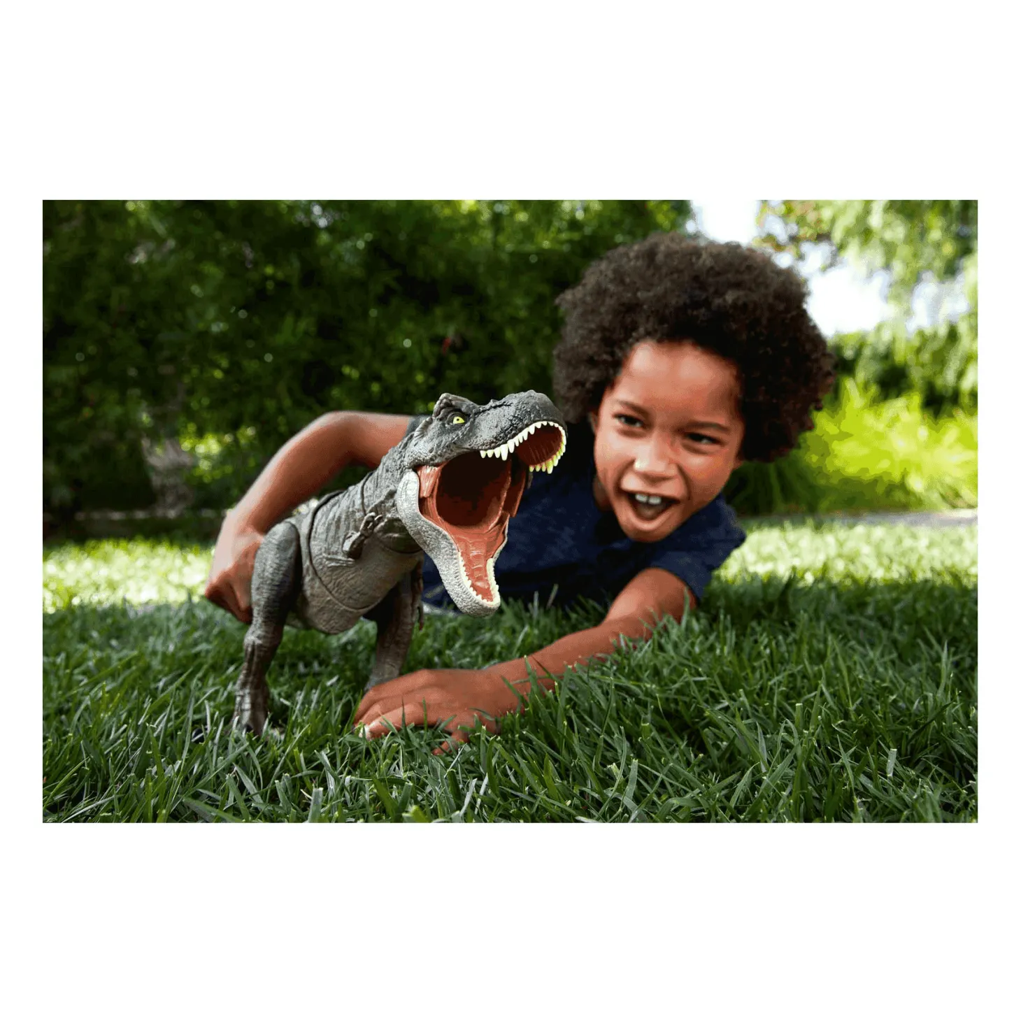 Jurassic World T-Rex golpea y devora Dinosaurio de juguete 4 años