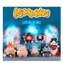 Kimmon “You Are the Protagonist” – Muñeco Sorpresa