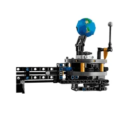 LEGO Technic Planeta Tierra y Luna en Órbita 42179
