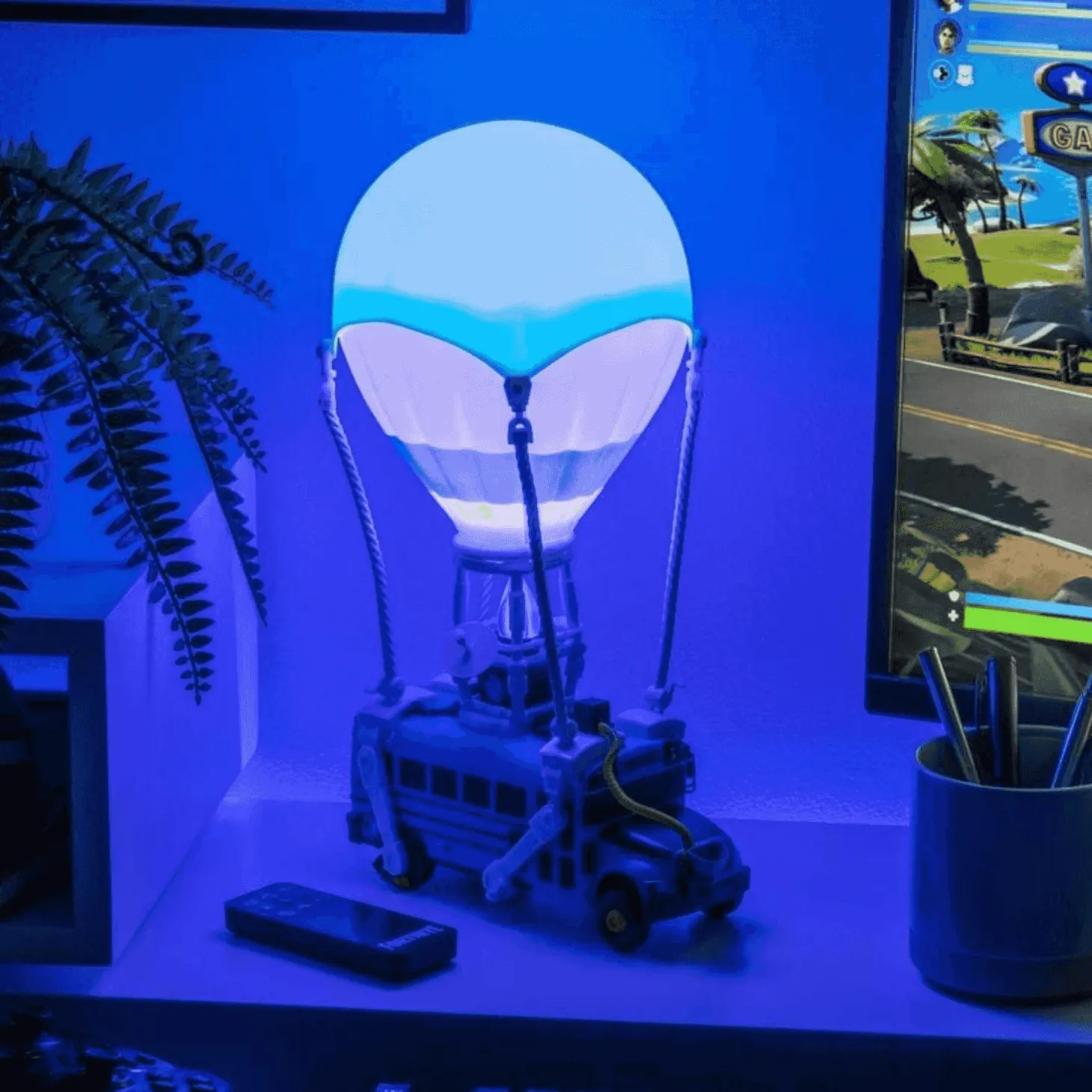 Lámpara Fortnite Battle Bus – Luz LED con Soporte para Auriculares