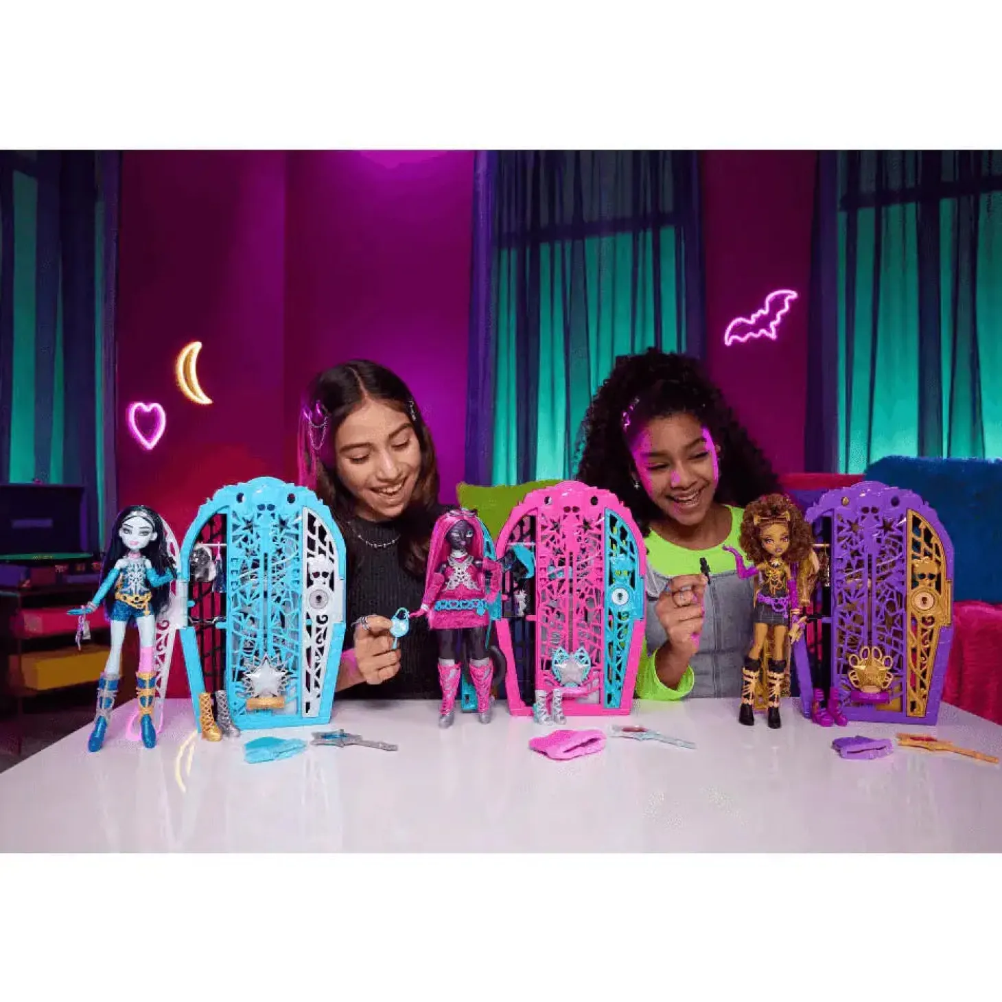 Monster High Skulltimate Secrets Hauntlywood – Frankie Stein con armario y 19+ sorpresas