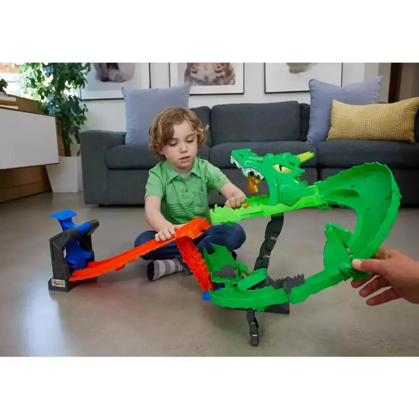 Monster Trucks Sharks vs. Dinos – Destrucción del Dragón con 2 camiones a escala 1:64