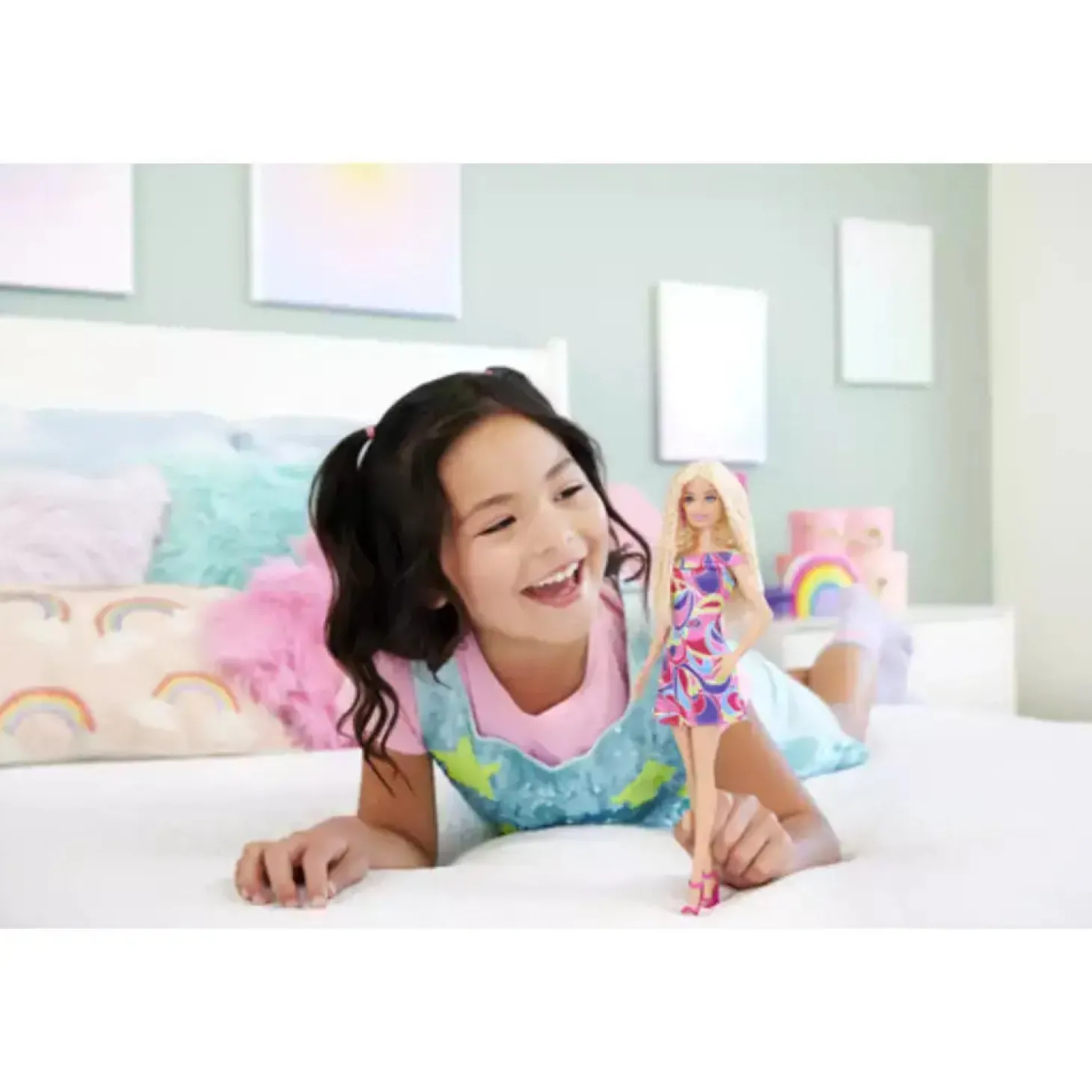 Muñeca Barbie Fashionista con cabello rubio ondulado “Totally Hair”