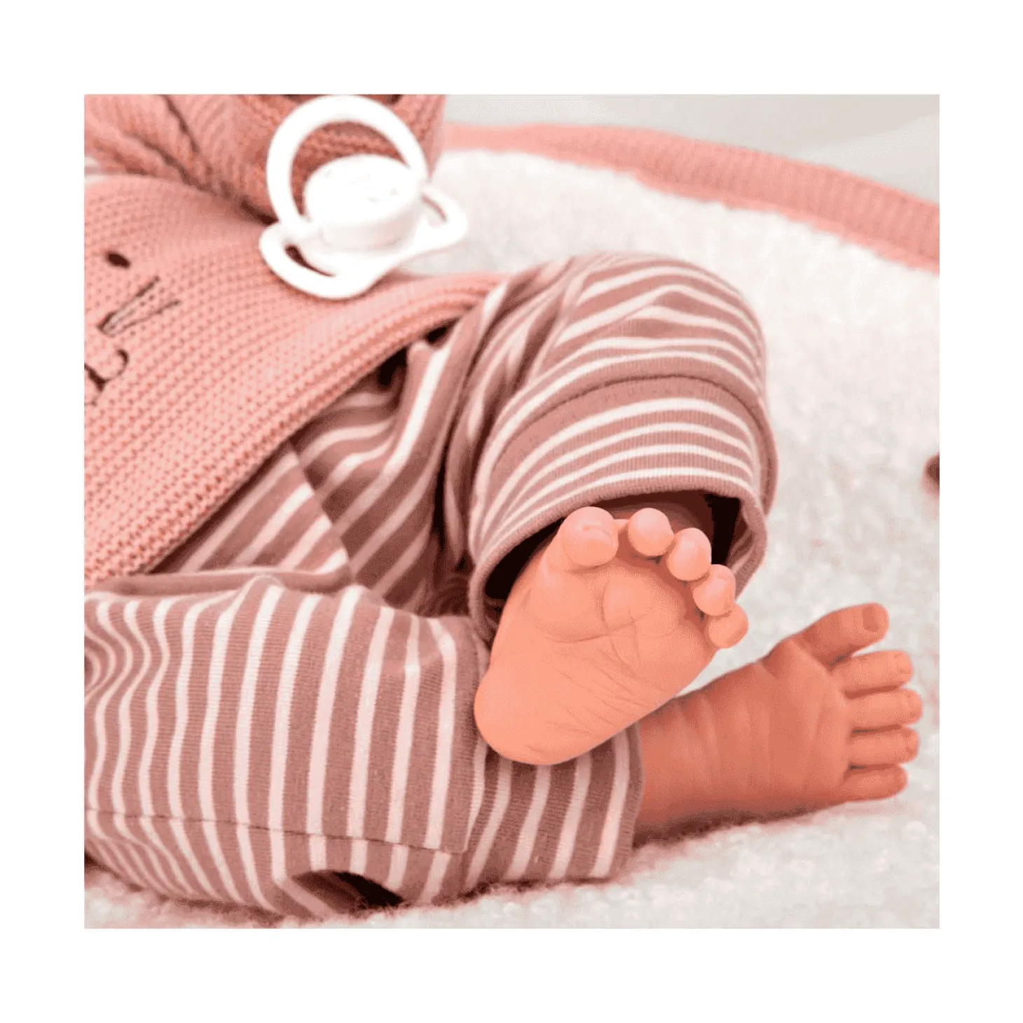 Muñeca Elegance 40 Cm Andie Rosa con manta y peso