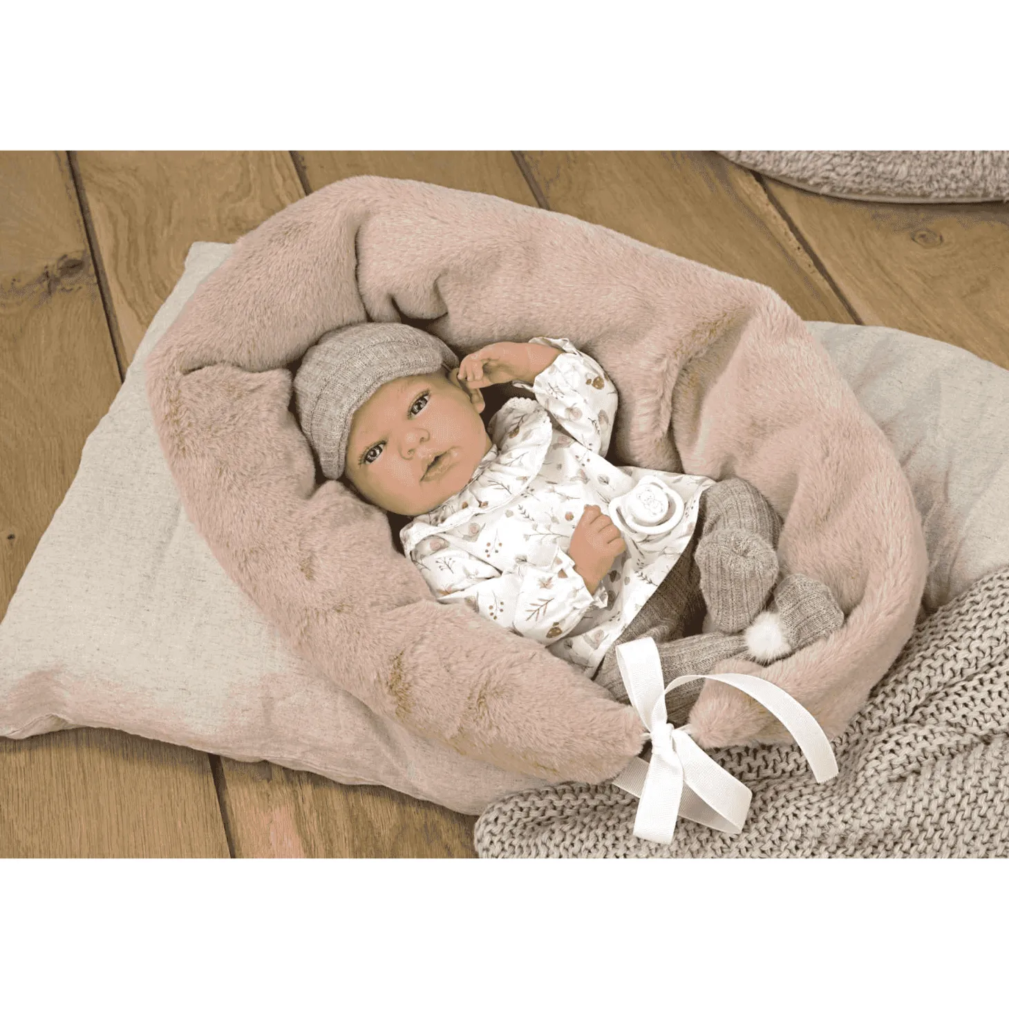 Muñeco Elegance de 40 cm Andie gris con cojín lactancia